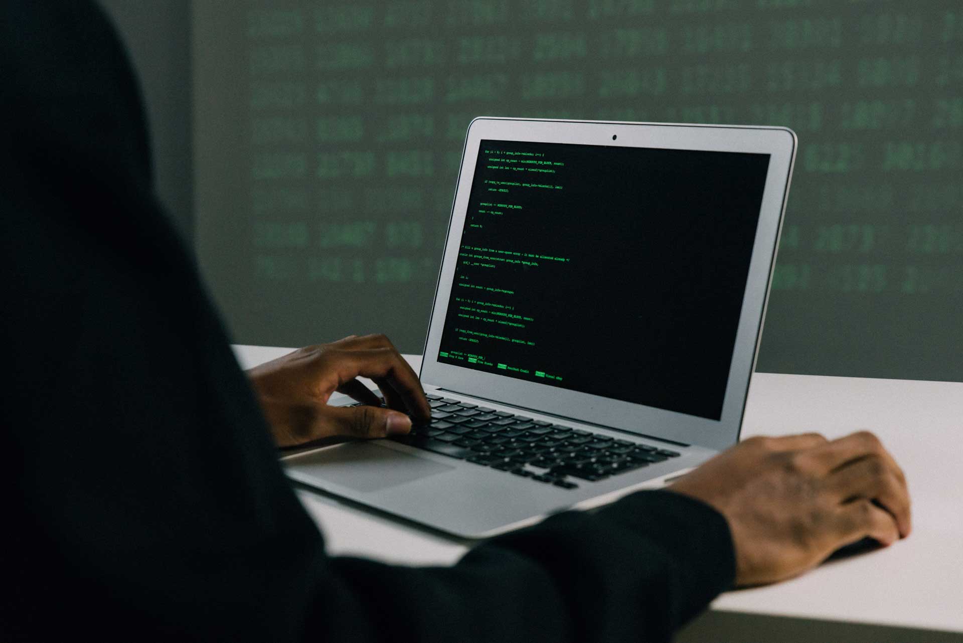How 24/7 Threat Monitoring Reduces Business Risk
